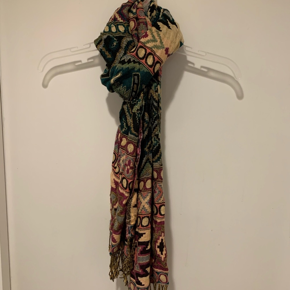 Forever 21 Green and Beige Aztec Print Scarf